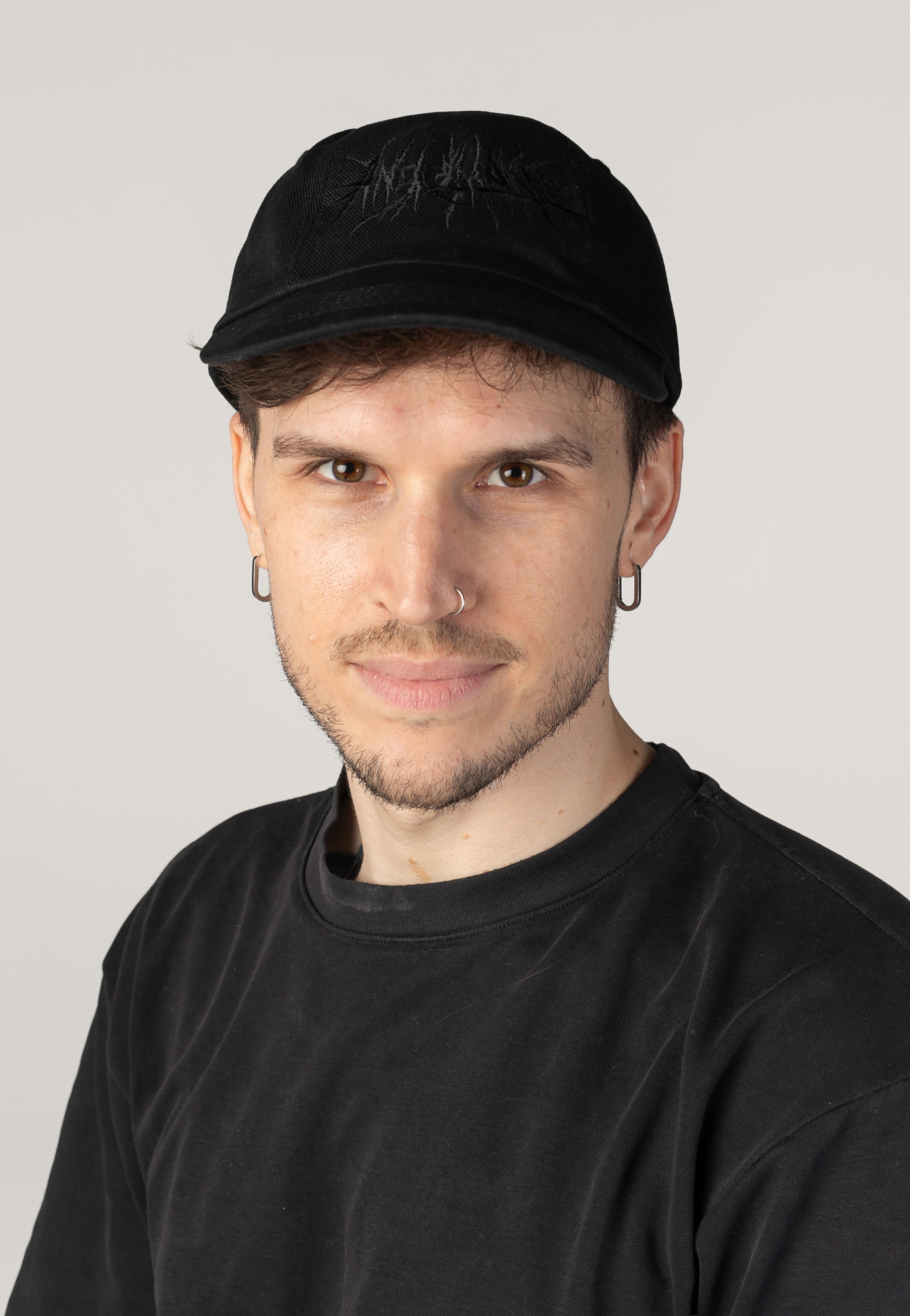Angelmaker Logo Dad Cap cappello nero cotone strapback