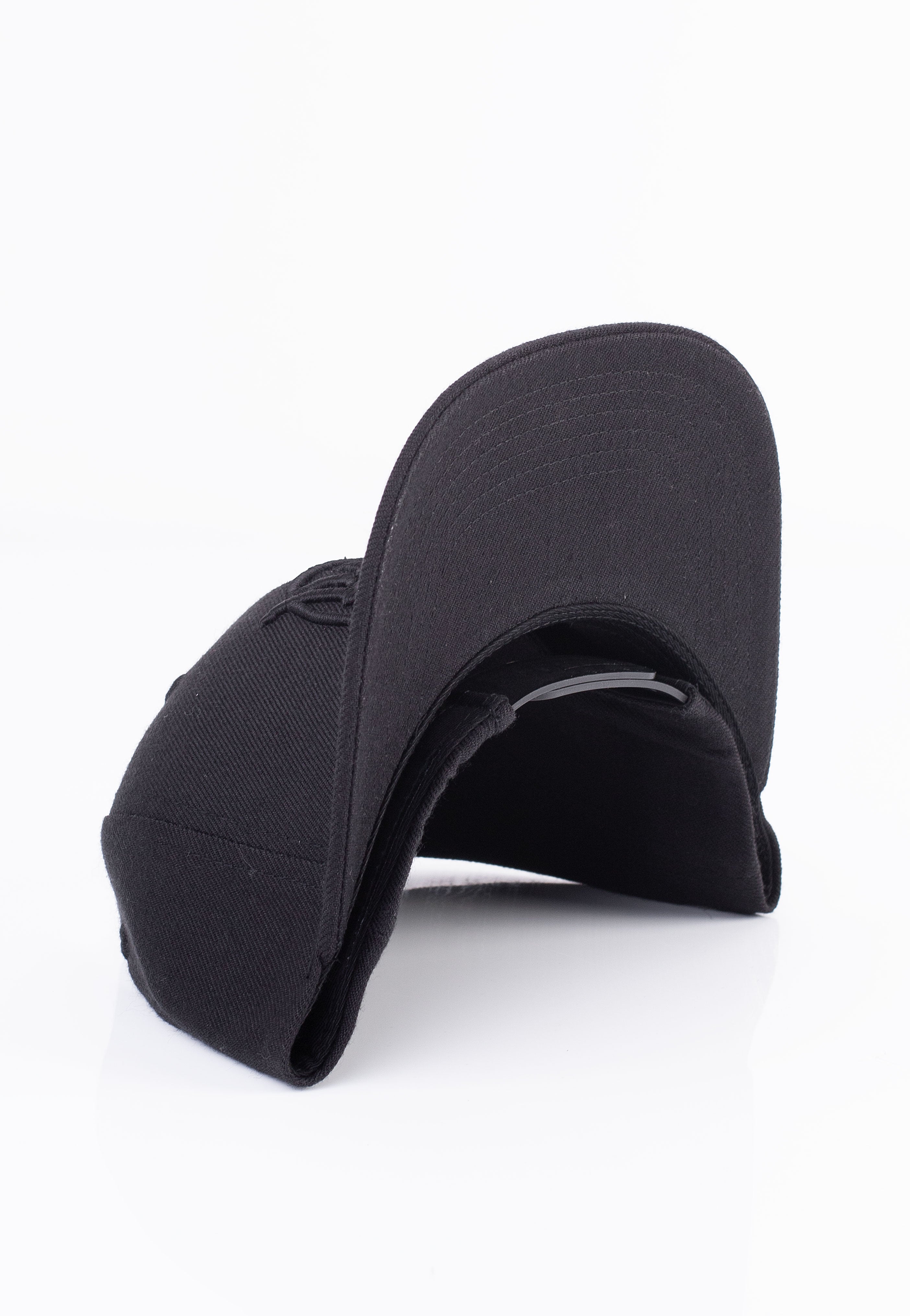 Beyond The Black BTB 2D Logo cap snapback nero